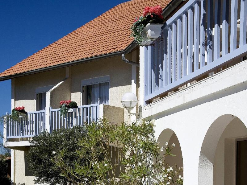 Les Vagues Hotel Restaurant Biscarrosse-Plage Exterior photo